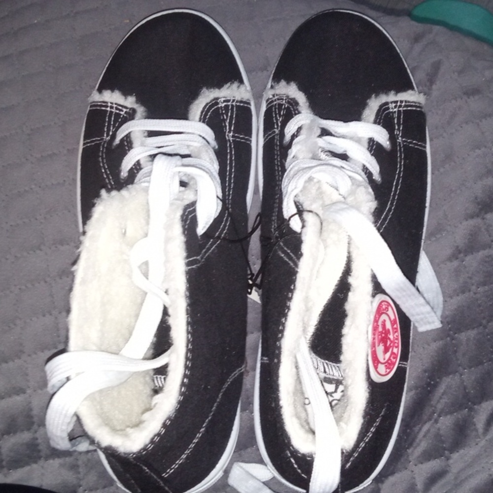 Shoes - Picture 2 of 4